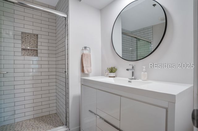 50 Yacht Cove Dr Apt 214, Hilton Head Island, SC 29928