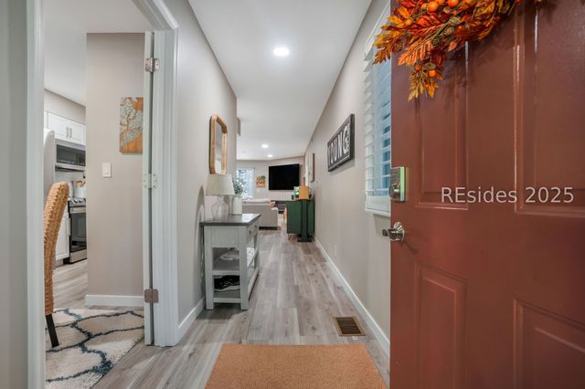 50 Yacht Cove Dr Apt 214, Hilton Head Island, SC 29928