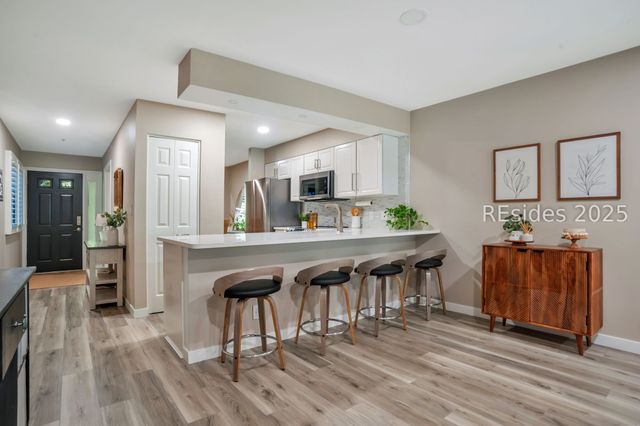 50 Yacht Cove Dr Apt 214, Hilton Head Island, SC 29928