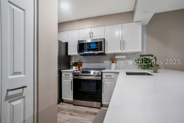 50 Yacht Cove Dr Apt 214, Hilton Head Island, SC 29928