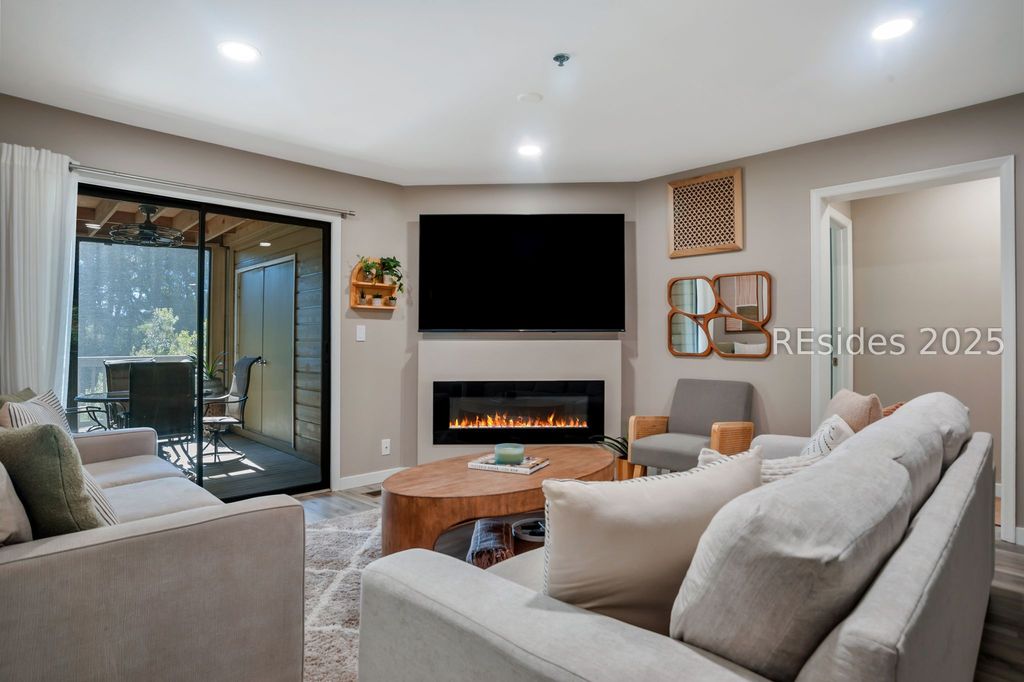 50 Yacht Cove Dr Apt 214, Hilton Head Island, SC 29928