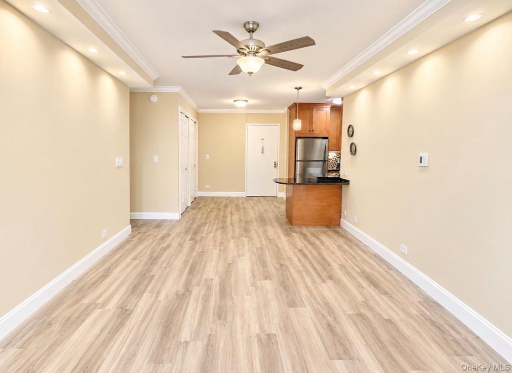 27110 Grand Central Parkway 30C, Floral Park, NY 11005 — photo 4