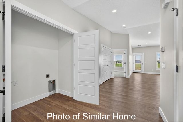 446 N 2ND Avenue, Eldridge, IA 52748