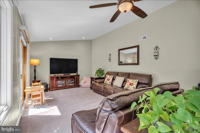 18 MANSFIELD DR, Sewell, NJ 08080