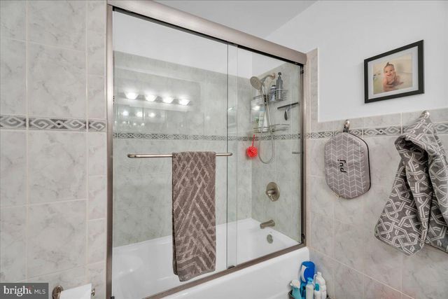18 MANSFIELD DR, Sewell, NJ 08080