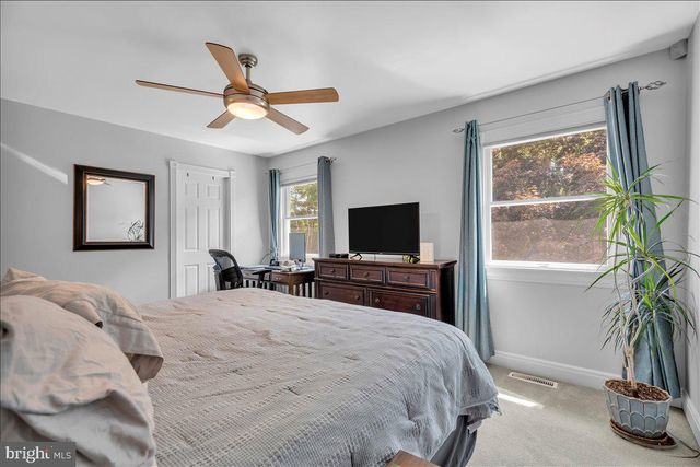 18 MANSFIELD DR, Sewell, NJ 08080