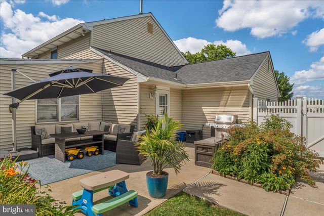 18 MANSFIELD DR, Sewell, NJ 08080