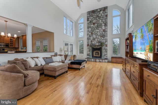 3 PEACHTREE LN, Lebanon, NJ 08833