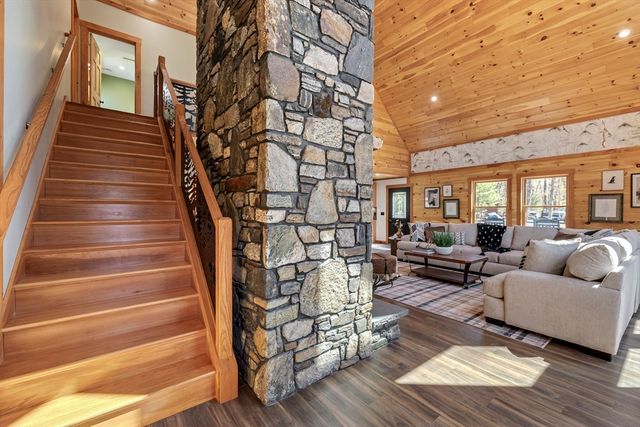 8 Barrett Rd, North Brookfield, MA 01535