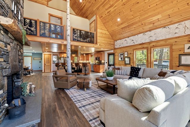 8 Barrett Rd, North Brookfield, MA 01535