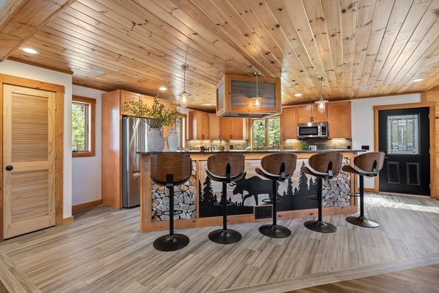 8 Barrett Rd, North Brookfield, MA 01535