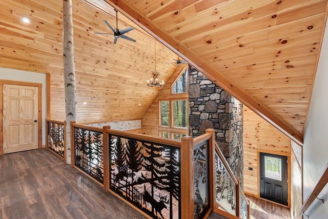 8 Barrett Rd, North Brookfield, MA 01535