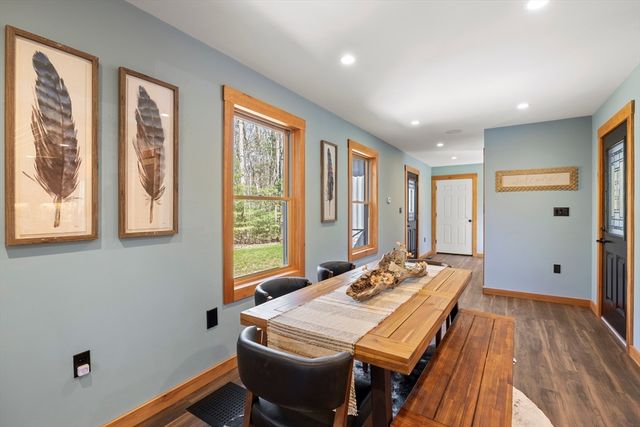 8 Barrett Rd, North Brookfield, MA 01535