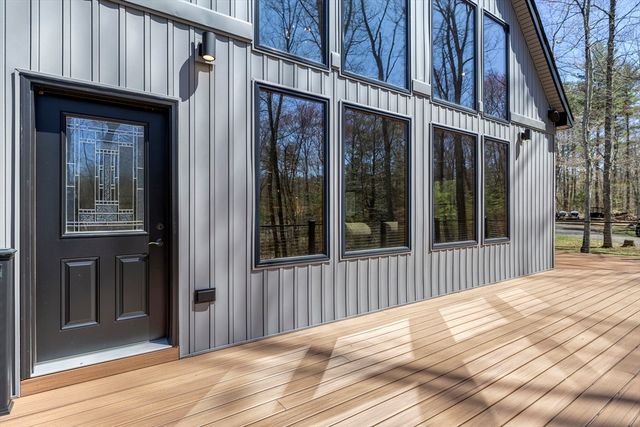 8 Barrett Rd, North Brookfield, MA 01535