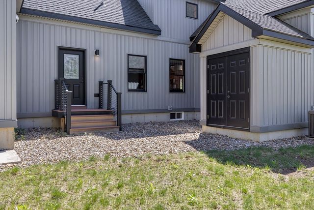 8 Barrett Rd, North Brookfield, MA 01535