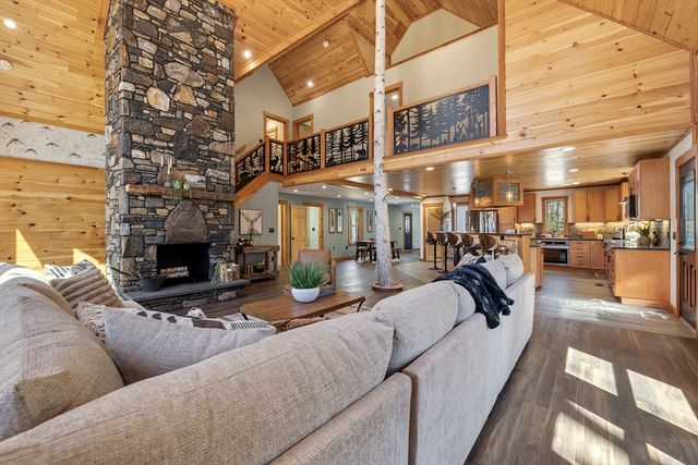 8 Barrett Rd, North Brookfield, MA 01535