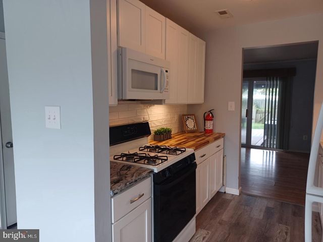 403 ROBERTS LN, Marlton, NJ 08053