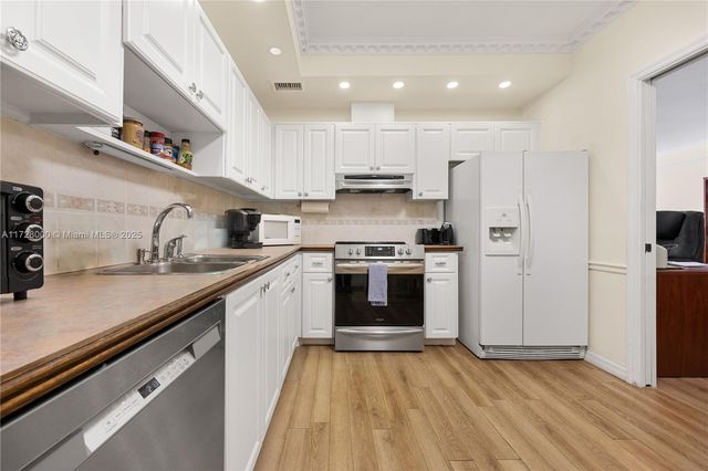 1601 S Ocean Dr 105, Hollywood, FL 33019