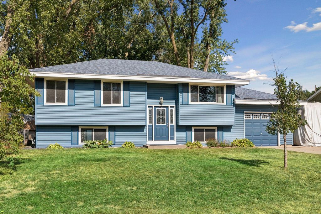 250 Stardust Boulevard, Circle Pines, MN 55014 — exterior