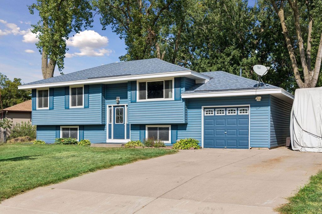 250 Stardust Boulevard, Circle Pines, MN 55014 — photo 2