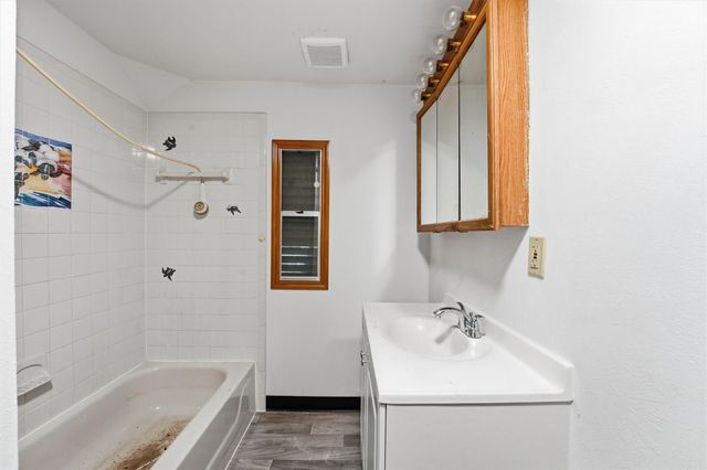 202 S Magnolia Street, Highlands, TX 77562