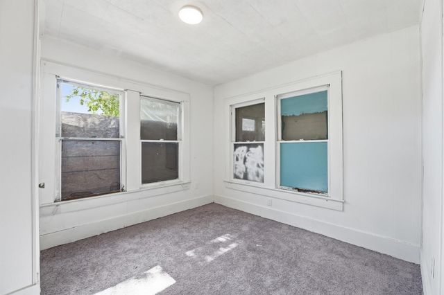 202 S Magnolia Street, Highlands, TX 77562