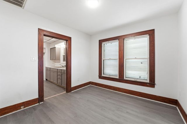 202 S Magnolia Street, Highlands, TX 77562