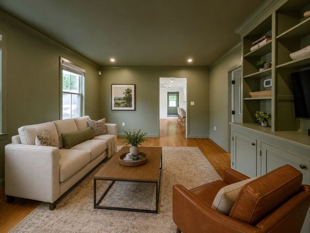19 Hersey St, Hingham, MA 02043
