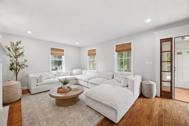 19 Hersey St, Hingham, MA 02043