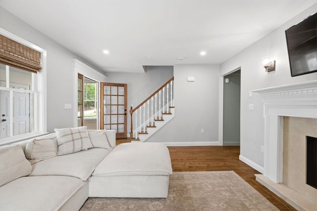 19 Hersey St, Hingham, MA 02043