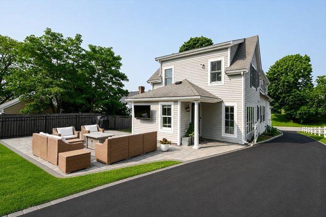 19 Hersey St, Hingham, MA 02043