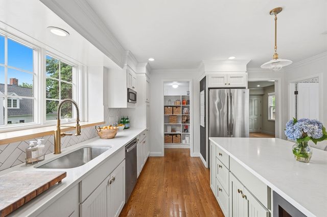 19 Hersey St, Hingham, MA 02043
