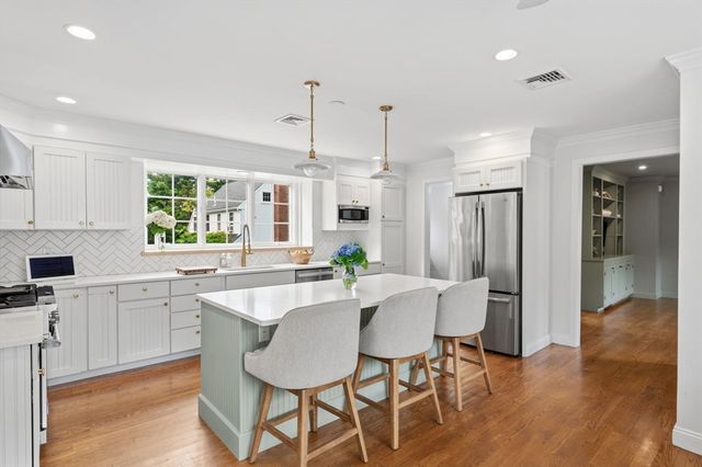 19 Hersey St, Hingham, MA 02043