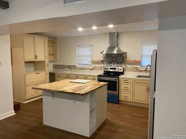 442 Harcourt, San Antonio, TX 78223