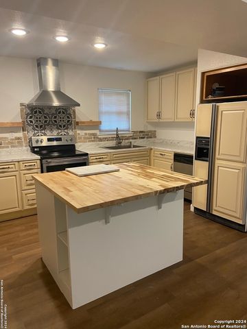 442 Harcourt, San Antonio, TX 78223