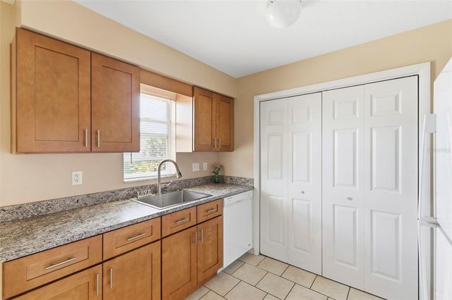 3052 PARK LANE B, Dunedin, FL 34698