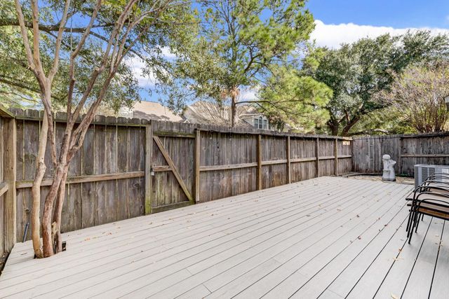 10222 Thornleaf Lane, Houston, TX 77070
