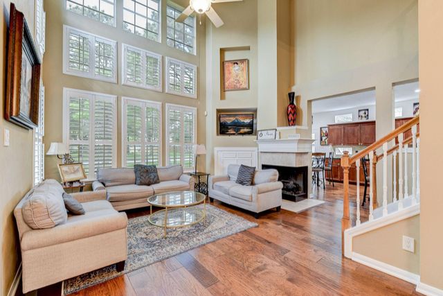 10222 Thornleaf Lane, Houston, TX 77070