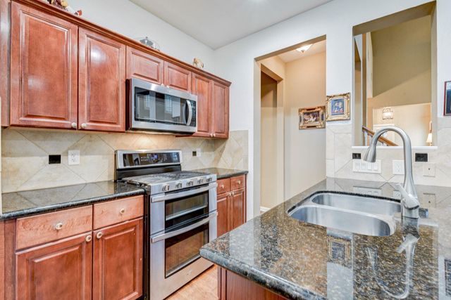 10222 Thornleaf Lane, Houston, TX 77070