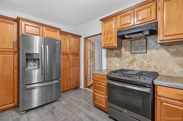 25348 Orchard Lake Road, Farmington Hills, MI 48336