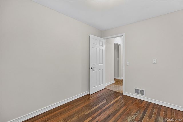 25348 Orchard Lake Road, Farmington Hills, MI 48336
