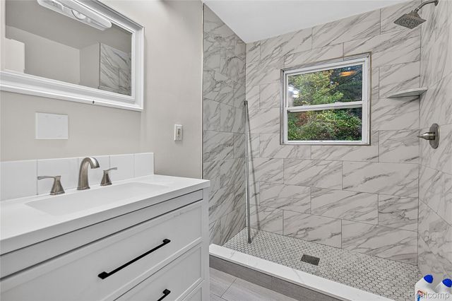25348 Orchard Lake Road, Farmington Hills, MI 48336