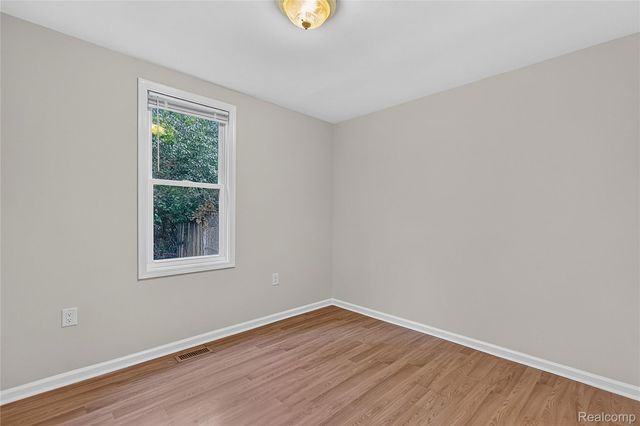 25348 Orchard Lake Road, Farmington Hills, MI 48336