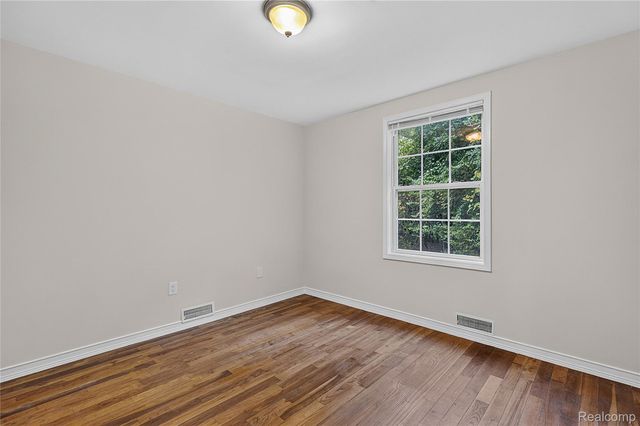 25348 Orchard Lake Road, Farmington Hills, MI 48336