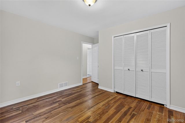 25348 Orchard Lake Road, Farmington Hills, MI 48336