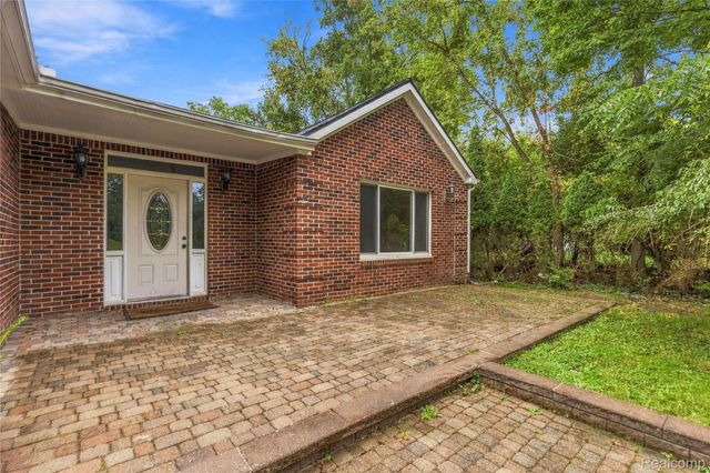 25348 Orchard Lake Road, Farmington Hills, MI 48336