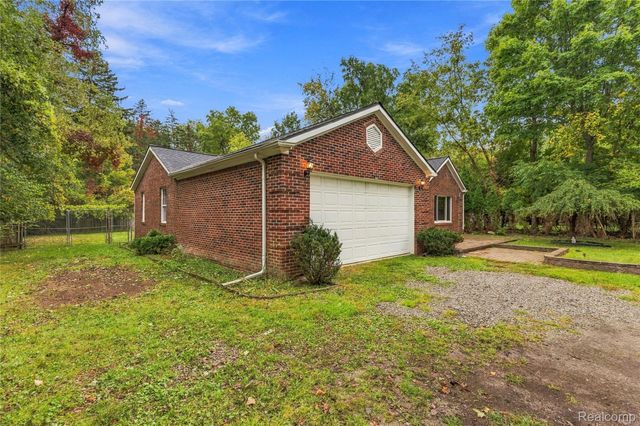 25348 Orchard Lake Road, Farmington Hills, MI 48336