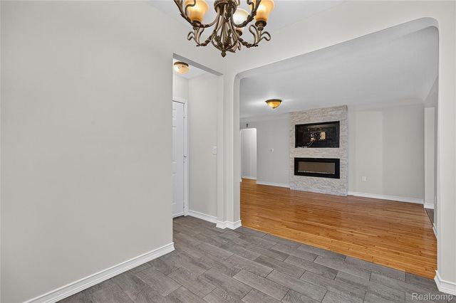 25348 Orchard Lake Road, Farmington Hills, MI 48336
