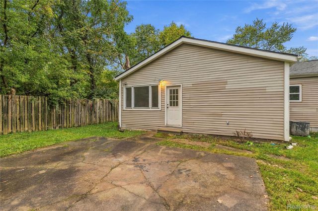 25348 Orchard Lake Road, Farmington Hills, MI 48336