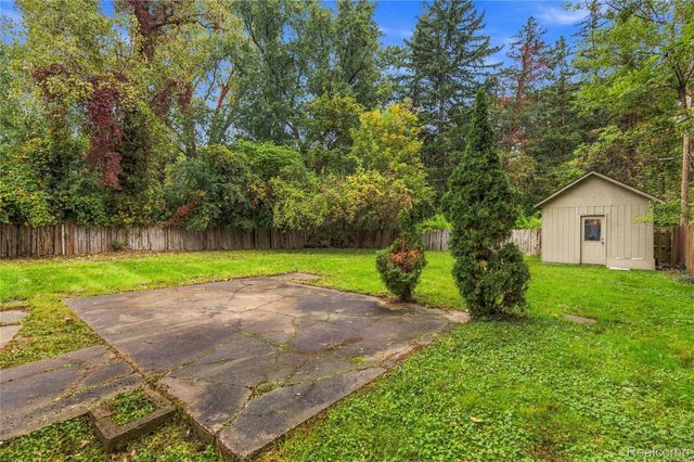 25348 Orchard Lake Road, Farmington Hills, MI 48336